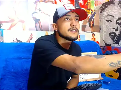 Snapshot of dazo_vnzl12 chatting on 10.15.25 dazo vnzl12 online show from 10.15.25