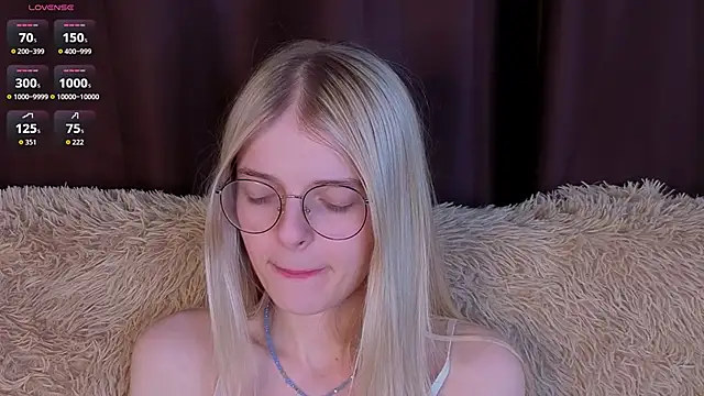 MonicaShiny online show from 12.05.25