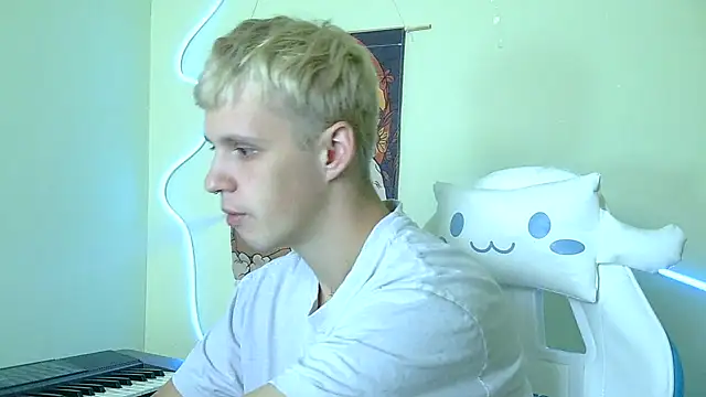 Snapshot of _Timmy_Boy_ chatting on 10.05.25 Timmy Boy online show from 10.05.25