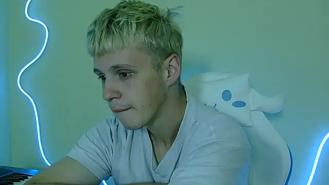 Snapshot of _Timmy_Boy_ chatting on 10.07.25 Timmy Boy online show from 10.07.25