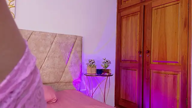 AmyVega  online show from 10.08.25