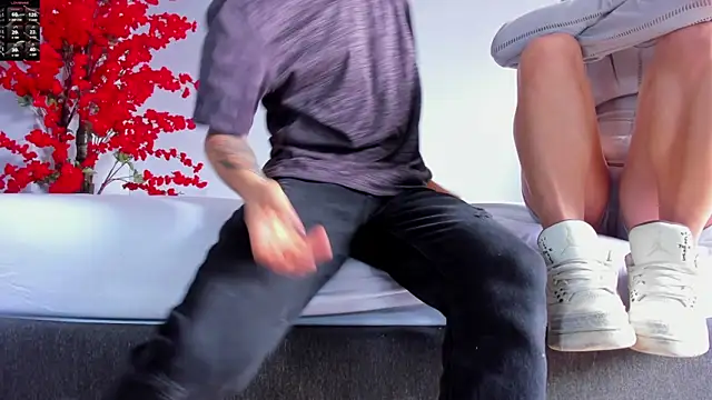 Snapshot of 2_fire chatting on 11.04.25 2 fire online show from 11.04.25