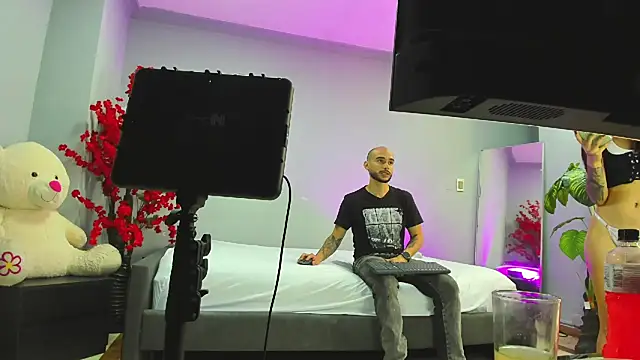 Snapshot of 2_fire chatting on 11.28.25 2 fire online show from 11.28.25