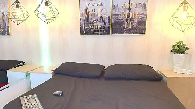 Juliie coper online show from 10.16.25