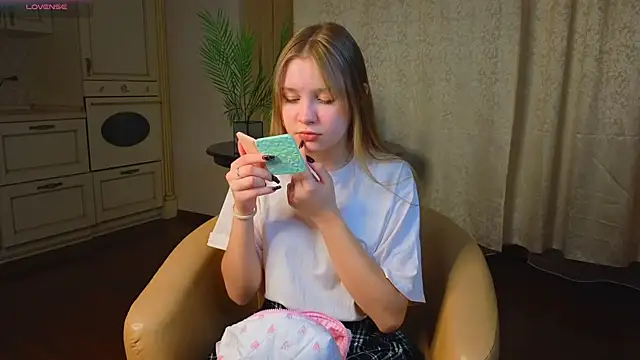 MarindaRuud online show from 12.15.25