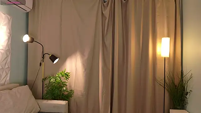 Playful Lia online show from 11.10.25