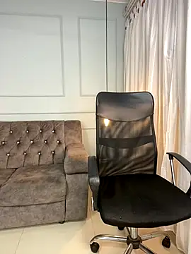 Snapshot of Rose_monroee chatting on 11.17.25 Rose monroee online show from 11.17.25