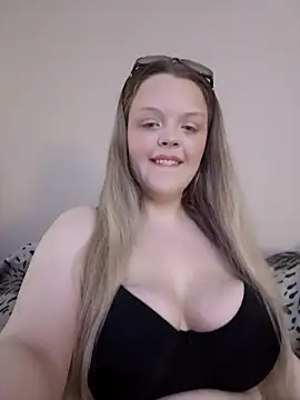 Snapshot of AuroraMaexox chatting on 10.08.25 AuroraMaexox online show from 10.08.25