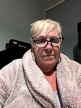 Playful MILF Demi online show from 10.23.25