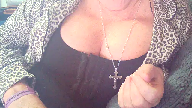 Playful MILF Demi online show from 02.01.26
