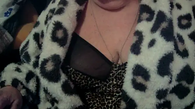 Playful MILF Demi online show from 02.17.26