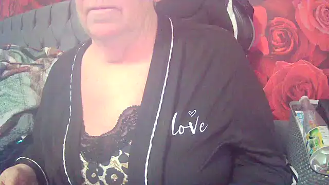 Playful MILF Demi online show from 03.21.26