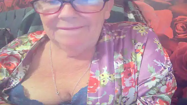 Snapshot of Playful_MILF_Demi chatting on 06.14.26 Playful MILF Demi online show from 06.14.26