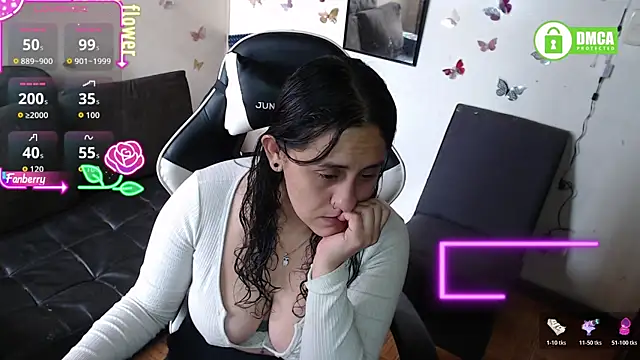 Snapshot of MelRaiise chatting on 10.27.25 MelRaiise online show from 10.27.25