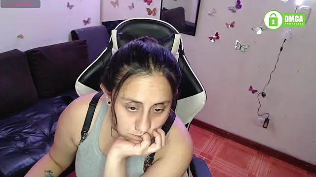 Snapshot of MelRaiise chatting on 11.13.25 MelRaiise online show from 11.13.25