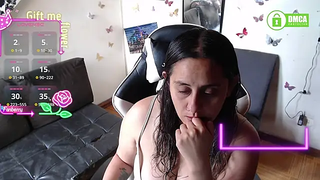 Snapshot of MelRaiise chatting on 12.05.25 MelRaiise online show from 12.05.25