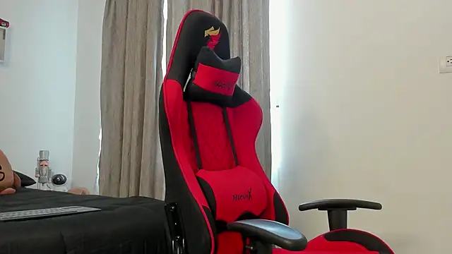 Snapshot of Ezzio_Scolaro chatting on 10.07.25 Ezzio Scolaro online show from 10.07.25