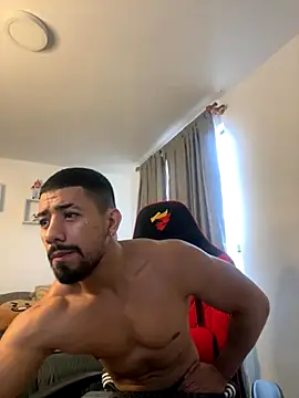 Snapshot of Ezzio_Scolaro chatting on 10.22.25 Ezzio Scolaro online show from 10.22.25