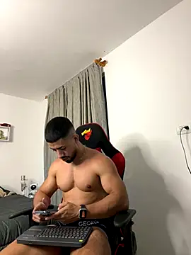 Snapshot of Ezzio_Scolaro chatting on 10.25.25 Ezzio Scolaro online show from 10.25.25