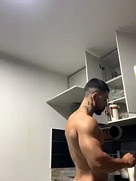 Snapshot of Ezzio_Scolaro chatting on 10.29.25 Ezzio Scolaro online show from 10.29.25