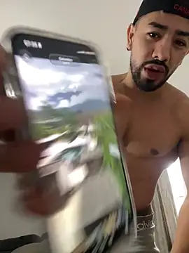 Snapshot of Ezzio_Scolaro chatting on 10.30.25 Ezzio Scolaro online show from 10.30.25