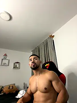 Snapshot of Ezzio_Scolaro chatting on 11.04.25 Ezzio Scolaro online show from 11.04.25