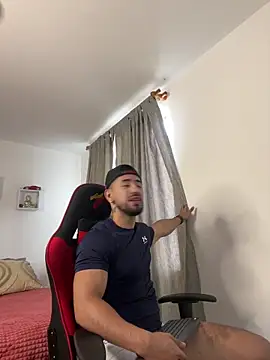 Snapshot of Ezzio_Scolaro chatting on 11.06.25 Ezzio Scolaro online show from 11.06.25