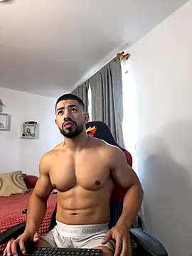 Snapshot of Ezzio_Scolaro chatting on 11.12.25 Ezzio Scolaro online show from 11.12.25