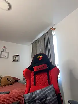 Snapshot of Ezzio_Scolaro chatting on 11.18.25 Ezzio Scolaro online show from 11.18.25