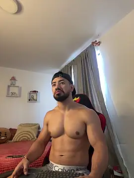 Snapshot of Ezzio_Scolaro chatting on 11.21.25 Ezzio Scolaro online show from 11.21.25