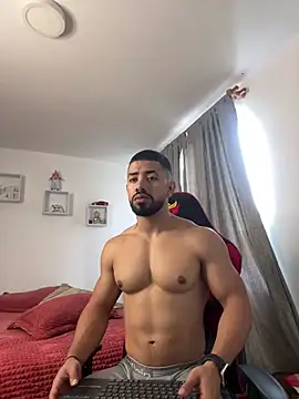 Snapshot of Ezzio_Scolaro chatting on 11.24.25 Ezzio Scolaro online show from 11.24.25