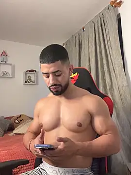 Snapshot of Ezzio_Scolaro chatting on 11.26.25 Ezzio Scolaro online show from 11.26.25