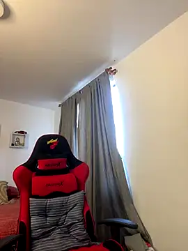 Snapshot of Ezzio_Scolaro chatting on 12.02.25 Ezzio Scolaro online show from 12.02.25