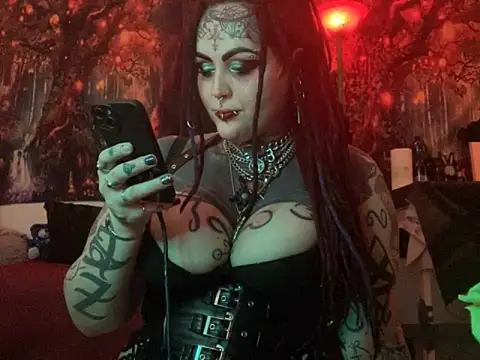 Snapshot of nyxvelon chatting on 02.21.26 nyxvelon online show from 02.21.26