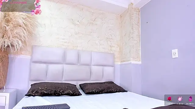 ScarletEvanss  online show from 12.21.25