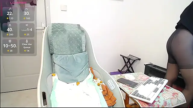 selinajuan online show from 11.29.25