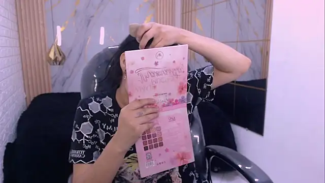 Snapshot of neiti_milk chatting on 12.04.25 neiti milk online show from 12.04.25