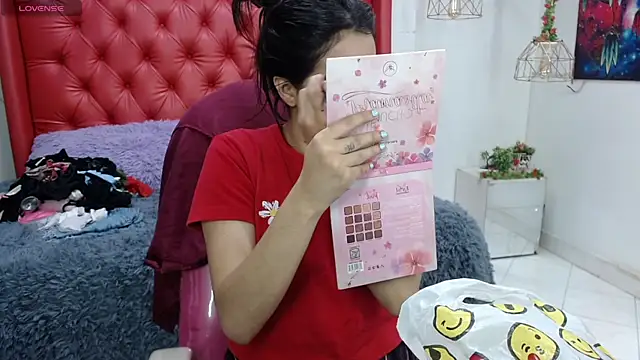 Snapshot of neiti_milk chatting on 12.17.25 neiti milk online show from 12.17.25