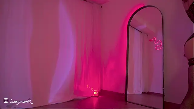  issy online show from 10.12.25