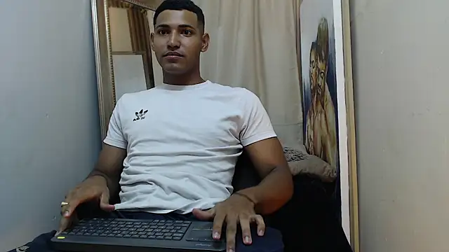 Snapshot of drake_cerra chatting on 10.05.25 drake cerra online show from 10.05.25