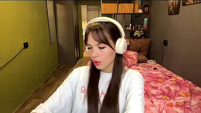 Snapshot of MysticAlisa chatting on 10.10.25 MysticAlisa online show from 10.10.25