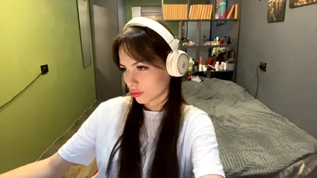 Snapshot of MysticAlisa chatting on 10.16.25 MysticAlisa online show from 10.16.25