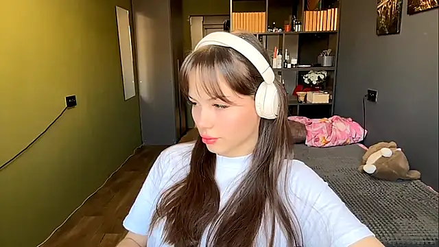 Snapshot of MysticAlisa chatting on 12.02.25 MysticAlisa online show from 12.02.25