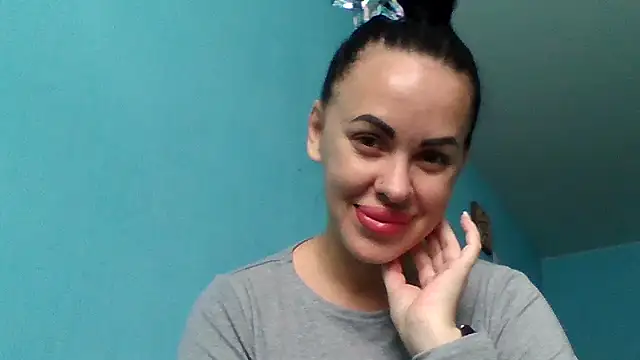 Snapshot of Stefaniyaxq chatting on 10.05.25 Stefaniyaxq online show from 10.05.25