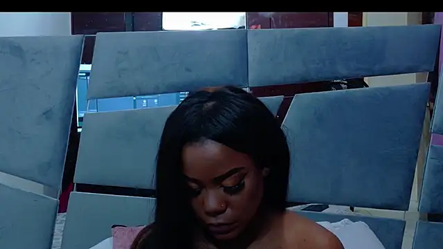 LorraiineJohnson online show from 11.07.25