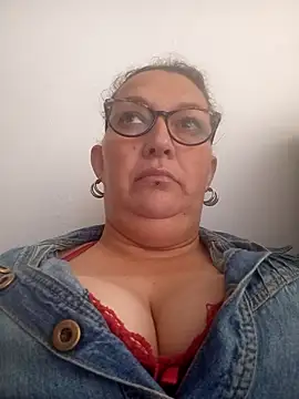 -saraqueen- online show from 10.24.25