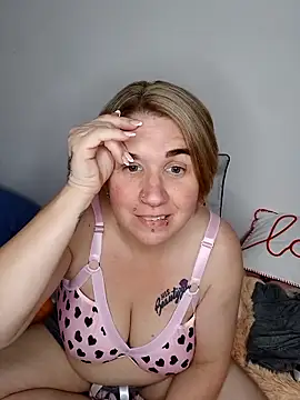 Snapshot of LaceyWestxx chatting on 10.27.25 LaceyWestxx online show from 10.27.25