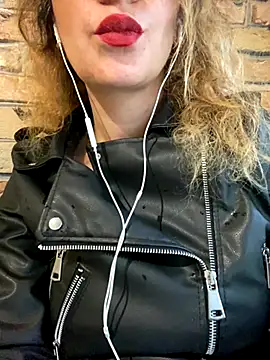 Snapshot of melisss2 chatting on 10.11.25 melisss2 online show from 10.11.25