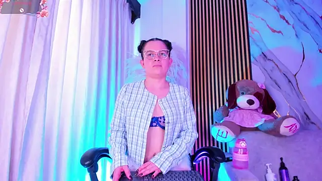 Snapshot of alejagarcia_ chatting on 05.22.26 alejagarcia online show from 05.22.26