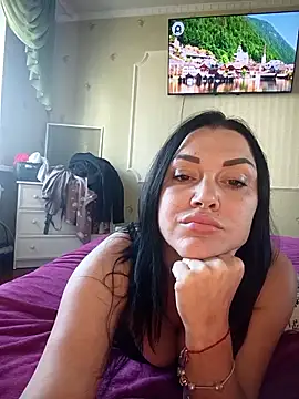 Snapshot of LuceSkys chatting on 10.15.25 LuceSkys online show from 10.15.25